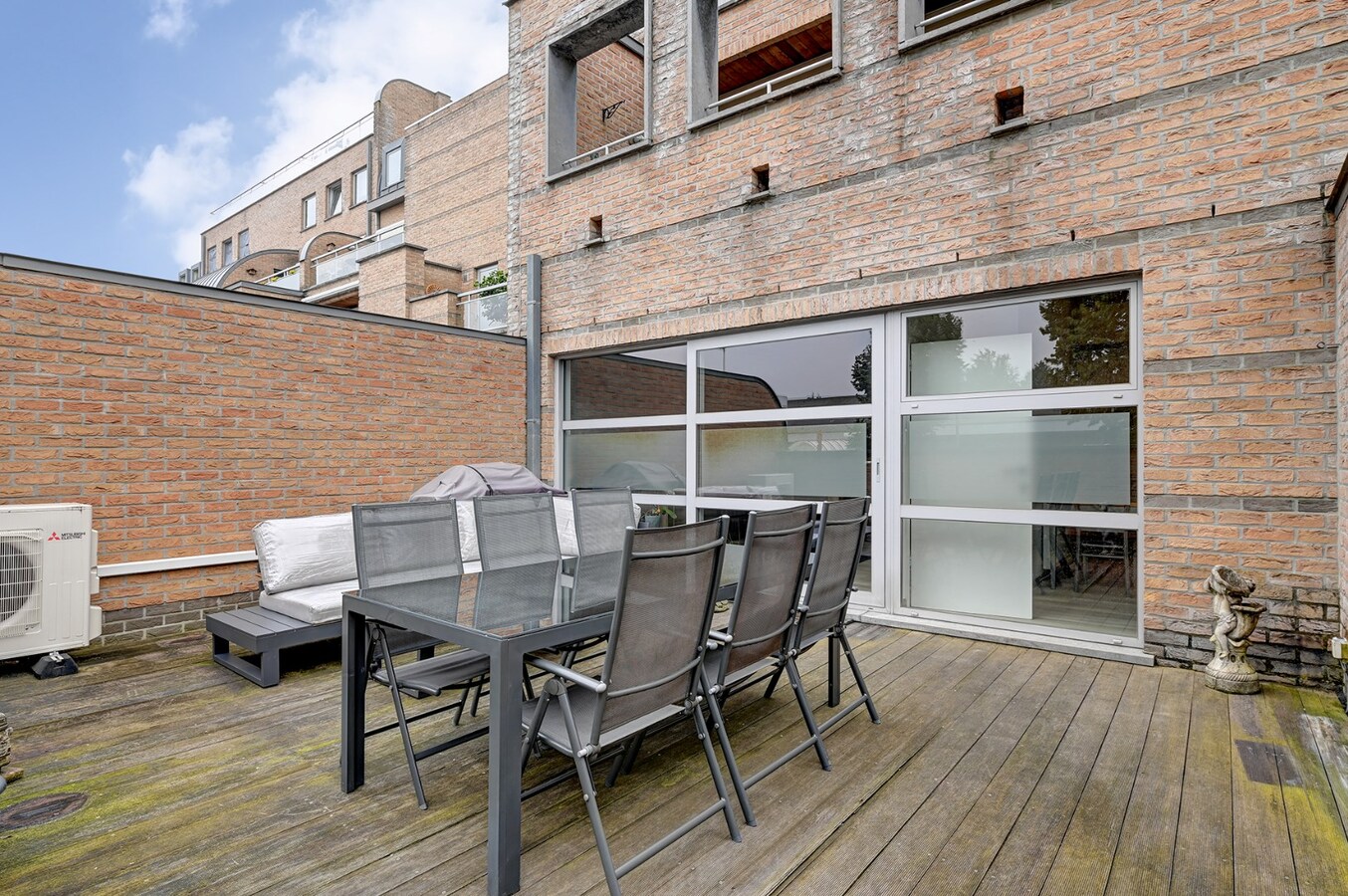 Ruim instapklaar appartement met grote terrassen 