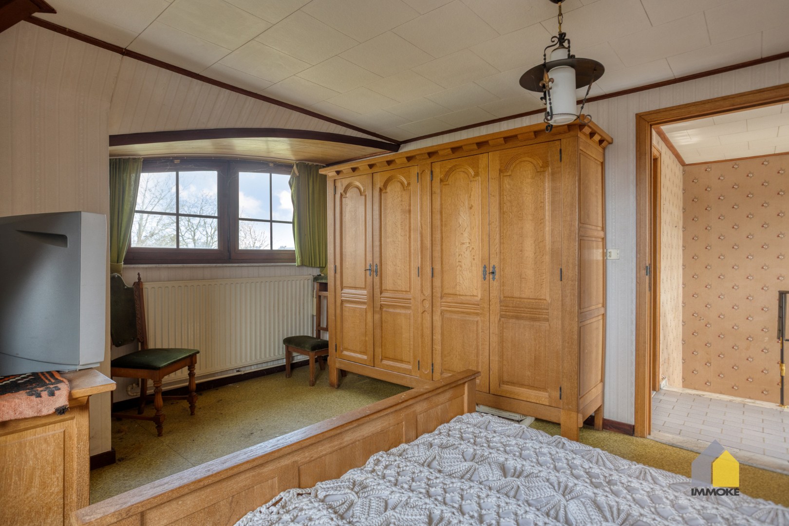 Te renoveren, statige woning op mooi perceel van 23 a 90 ca. 