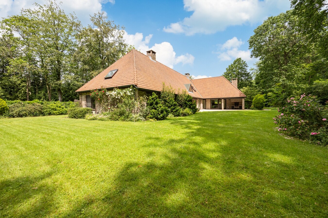 Exclusieve villa met gelijkvloerse master suite, prachtige tuin en uitzonderlijk wooncomfort 