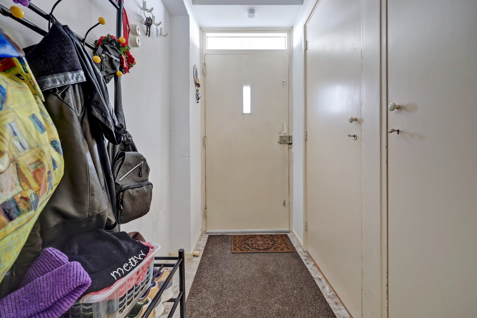 Dit ruime 3 -(voorheen 4) kamer appartement heeft een lichte woonkamer, zonnige balkon, 2 slaapkamers en is gelegen op 6e etage. 