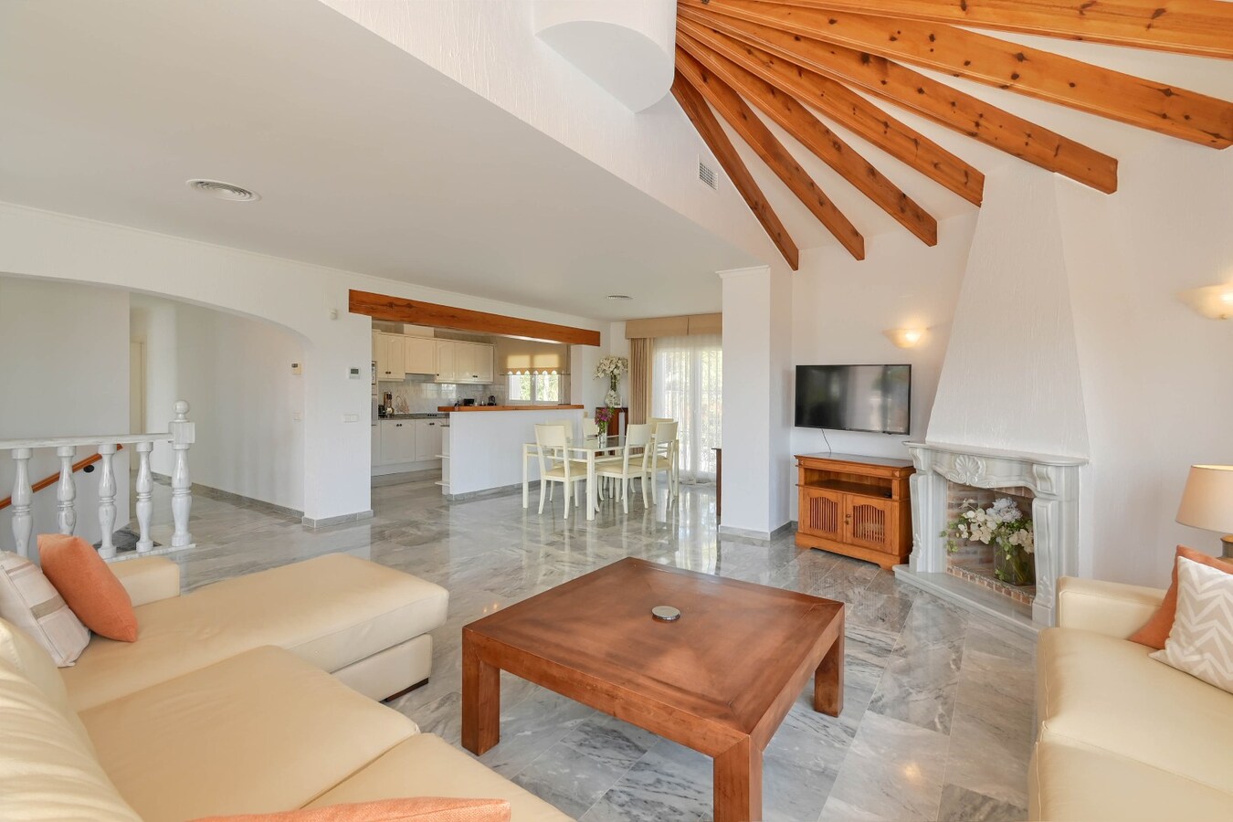 Uniek renovatieproject met zeezicht op wandelafstand van Moraira 