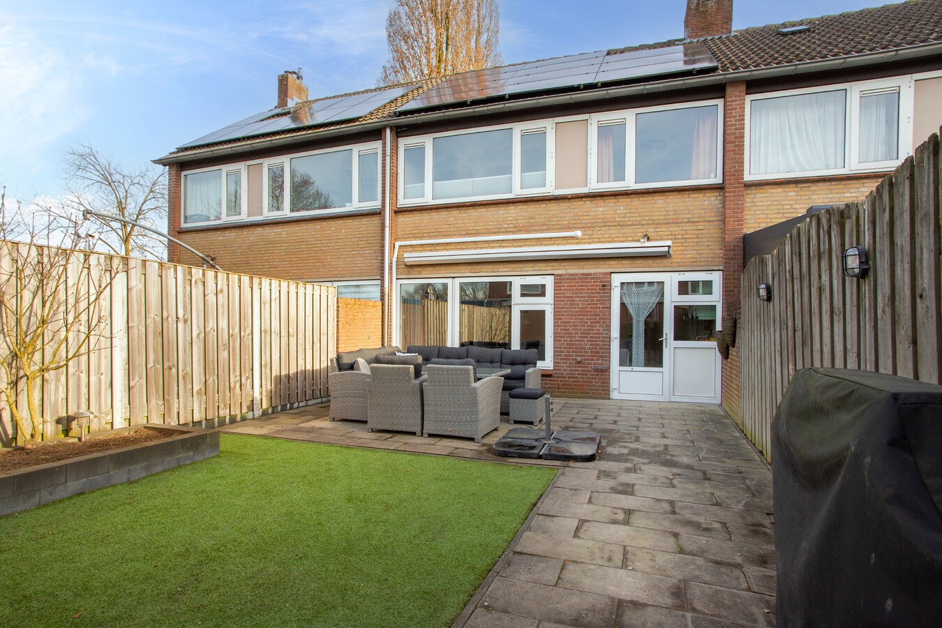 Instapklare tussenwoning waar comfort, ruimte en een fijne woonomgeving samenkomen. 