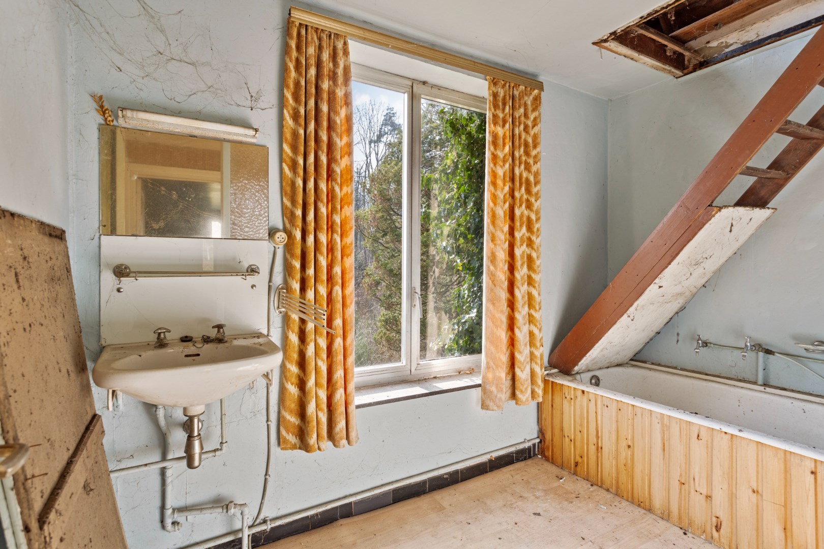 Uniek project: te renoveren woning op een perceel van bijna 1 hectare in Kessel-Lo. 