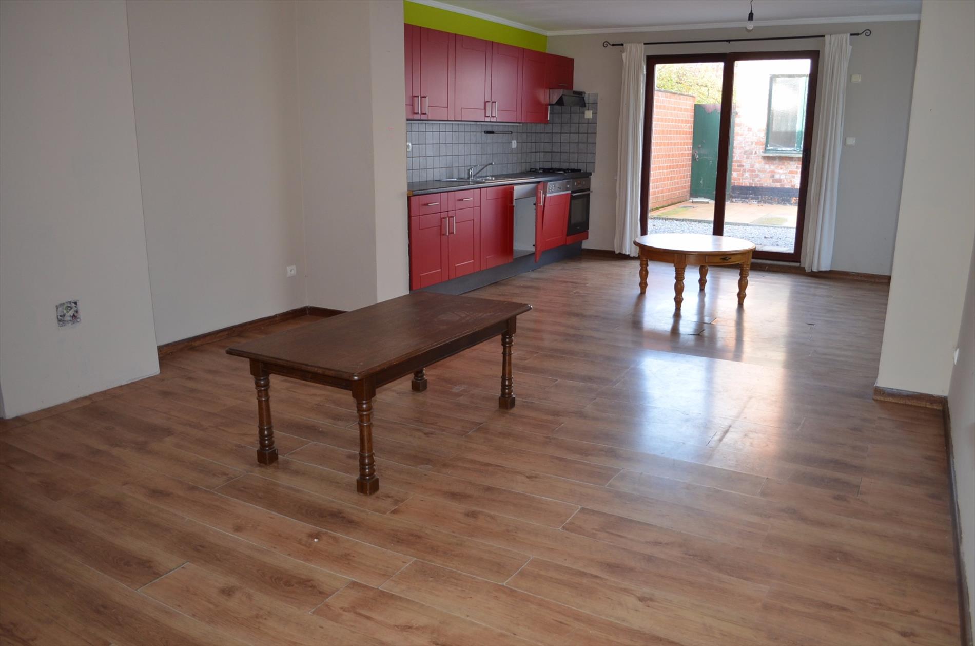 Woning (5 slpks) met handelsruimte en bijgebouw  te Sint-Laureins 