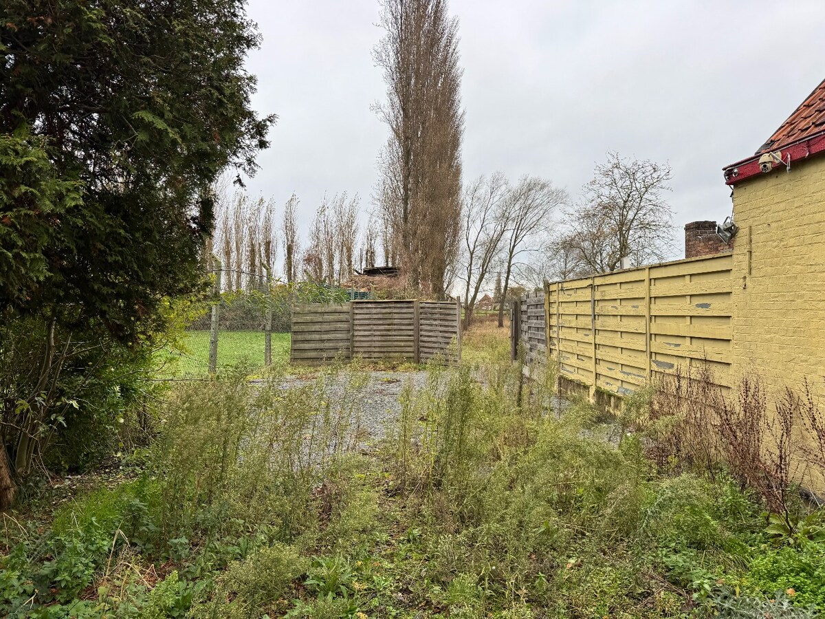 Te renoveren handelshuis te Eernegem 