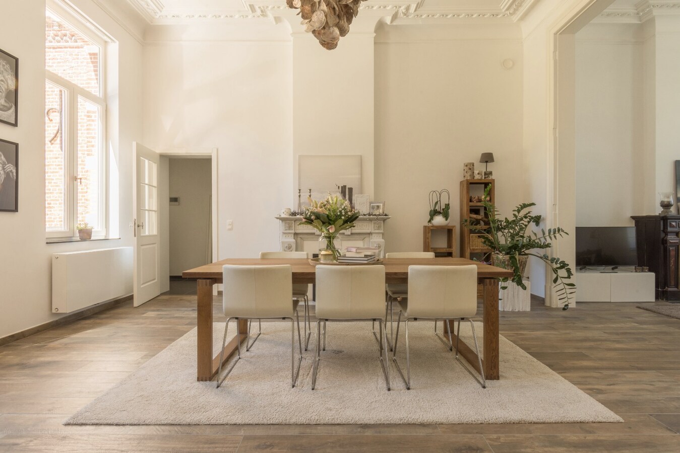 Gelijkvloers 3-slaapkamer villa-appartement met parktuin. 