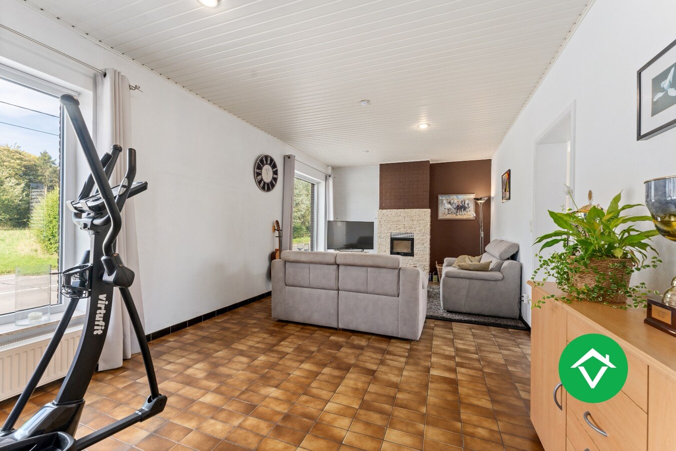 Landelijke woning met bijgebouw en zicht op de velden te koop in Vladslo 