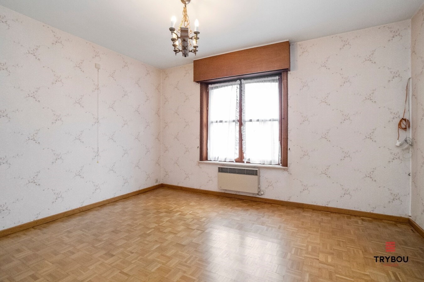 Statige villa, met enorm veel mogelijkheden, te koop in centrum Houthulst. 