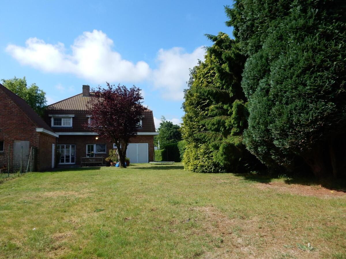 Karaktervolle woning met grote tuin 