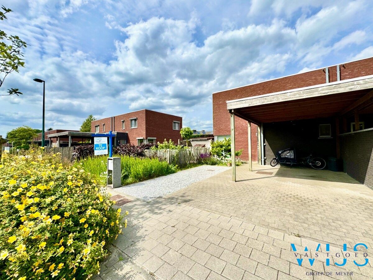 Tof woonhuis in gegeerde woonwijk te Lembeke ! 