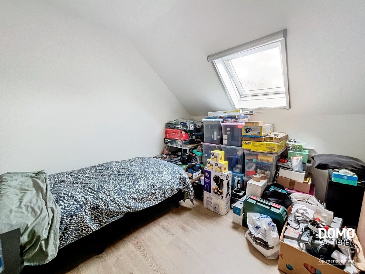 VOLLEDIG GERENOVEERDE HALOPEN BEBOUWING MET 3 SLAAPKAMERS IN HARTJE KERMT 