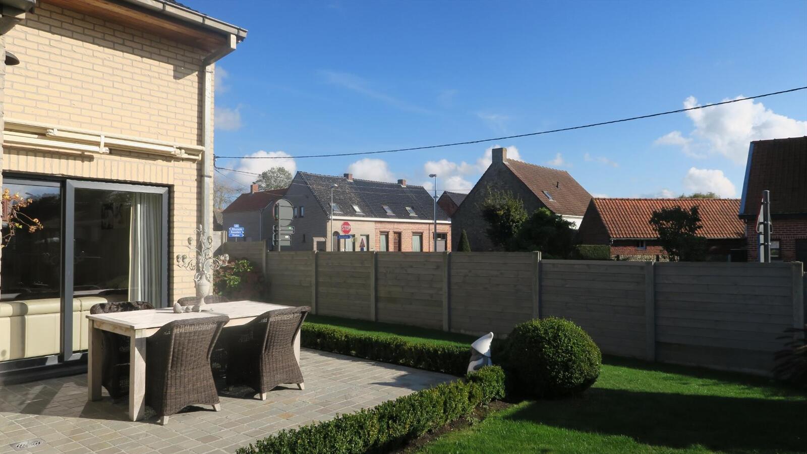 Prachtig afgewerkte halfopen woning met 3 slaapkamers 