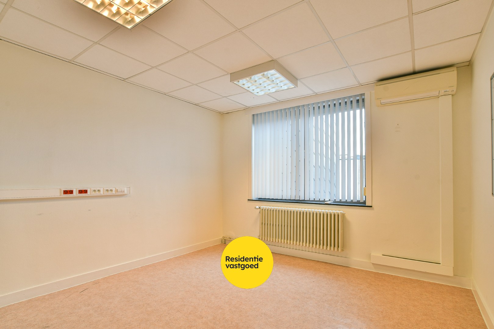 Uniek handelspand (voormalig bankkantoor) met veel mogelijkheden in centrum De Haan 