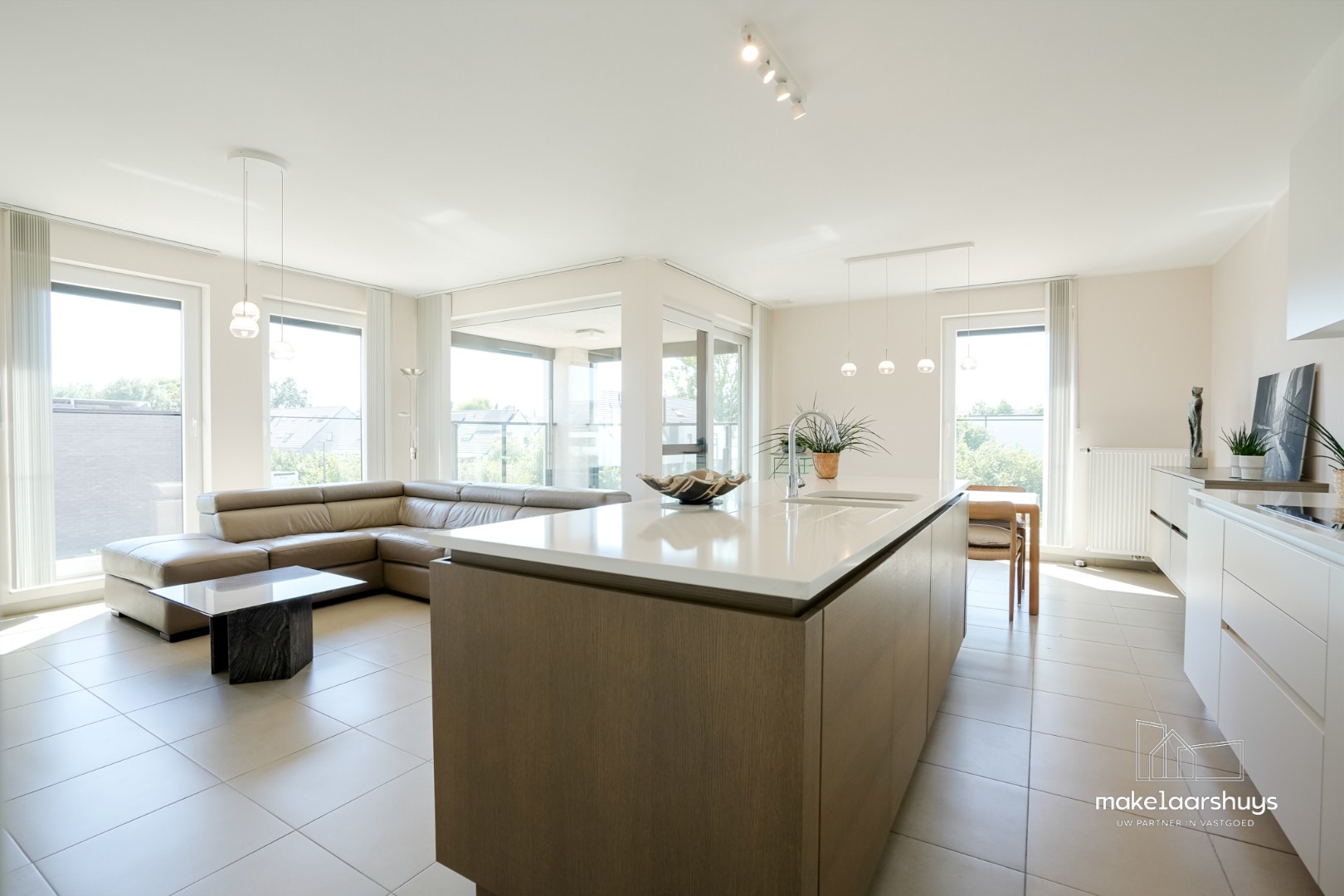 Schitterend 2-slp.app met terras en 2 garagestaanplaatsen 