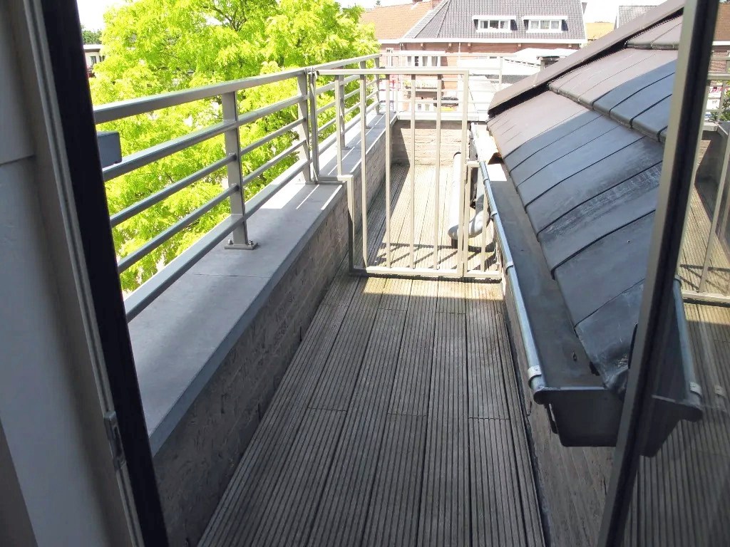 Modern appartement met 2 slpks, balkon en parking. 