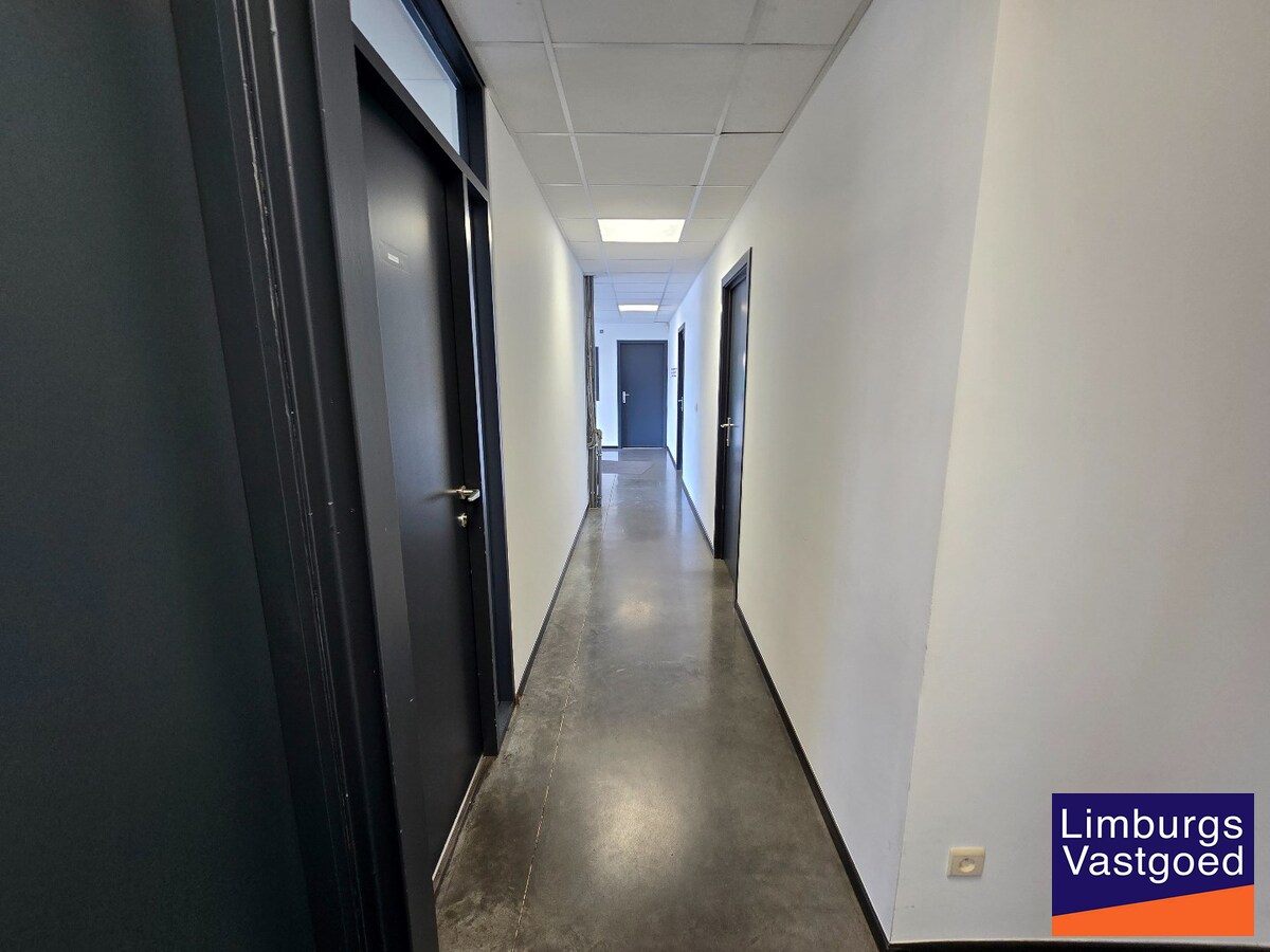 Bedrijfsgebouw - groot 831m² - centraal gelegen op het industrieterrein 
