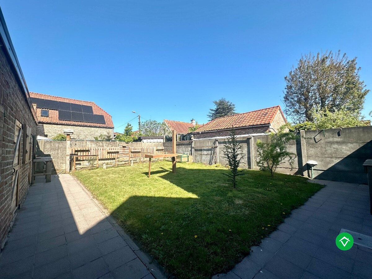 Op te frissen halfopen woning op rustige ligging nabij centrum Koekelare 