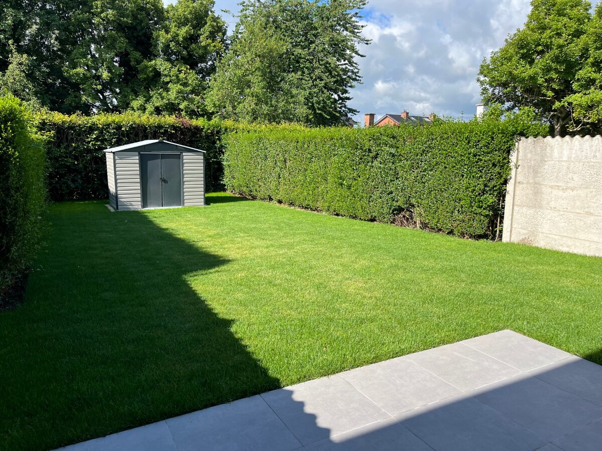 Energetisch gerenoveerde, ruime gesloten bebouwing te Kruisem 