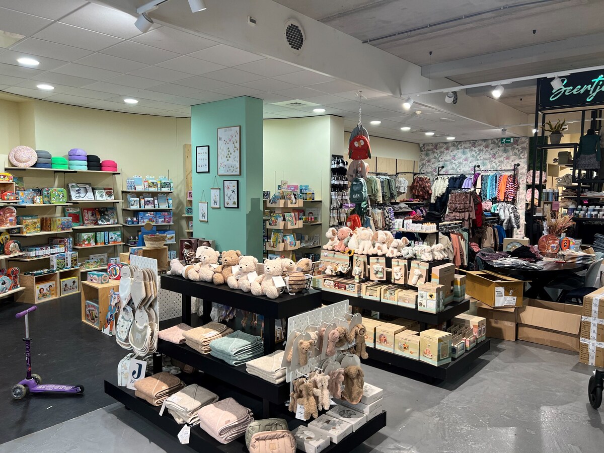 Verhuurde winkelruimte te koop in centrum Bladel. Ideaal als beleggingsobject! 