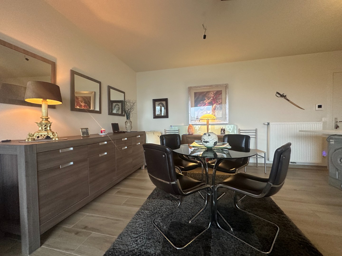 Modern 1-slpk app met terras en staanplaats 