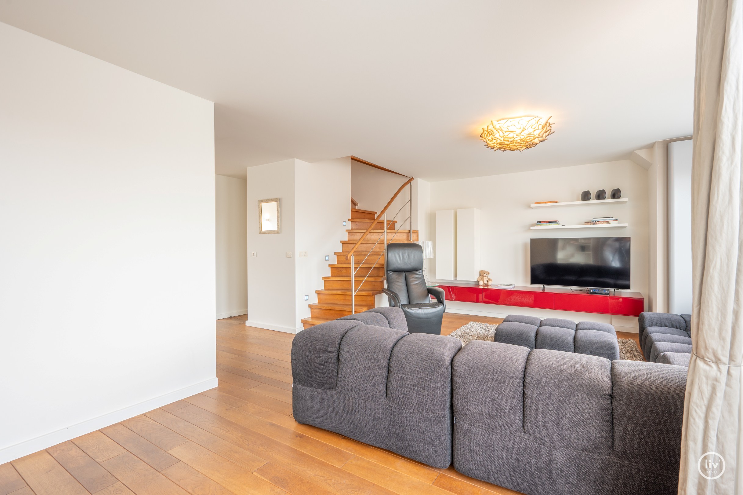 Ruim duplex-appartement (140 m²) met 3 slaapkamers en zonnige terrassen – Parmentierlaan 