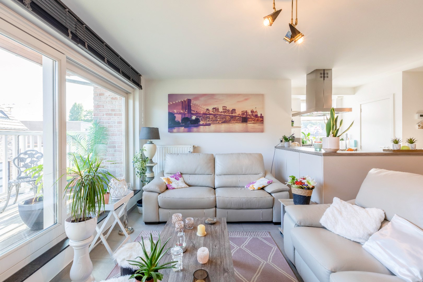 Goed onderhouden app. met groot terras te Astene (bouwjaar 2015) VRIJ BIJ AKTE 