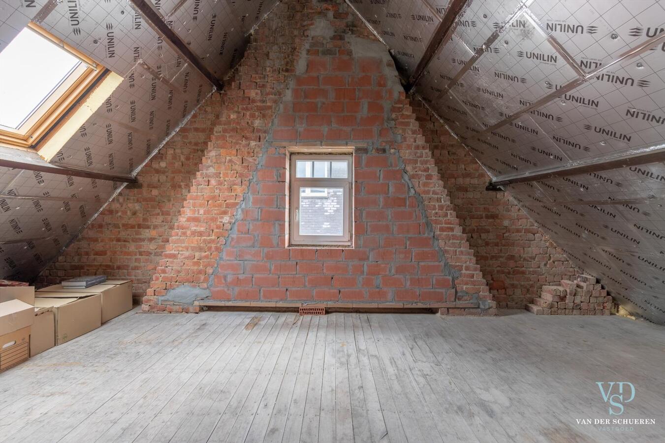 Degelijke, karaktervolle woning met tuintje. UNIEK AANBOD ! 