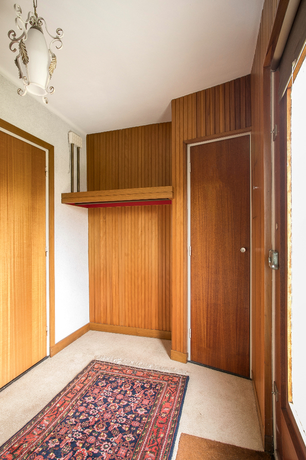 Vrijstaande eengezinswoning met garage en carport. 