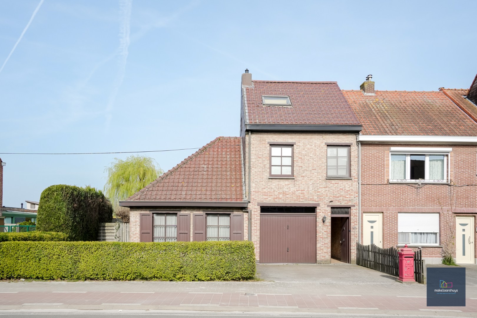 Ruime  halfopen bebouwing  met  zonnige tuin, terras en garage in Waarschoot 