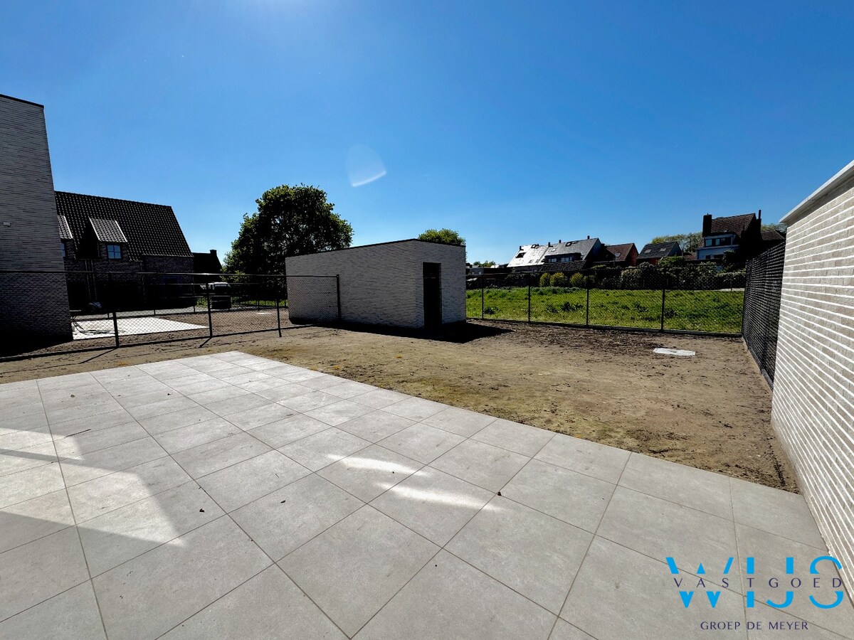 Moderne nieuwbouwwoning met 3 slaapkamers in rustige woonwijk te Oosteeklo 