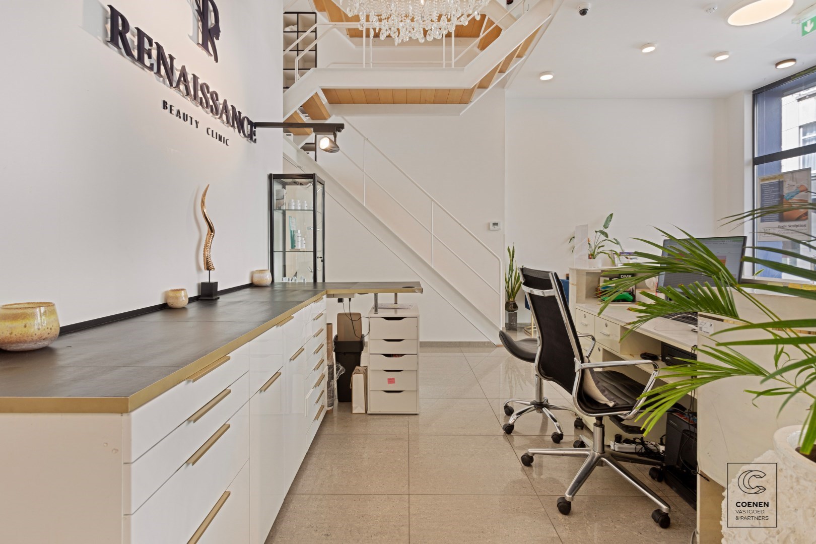 Prachtige handelsruimte met een bruikbare oppervlakte van 355 m² op een SCHITTERENDE locatie te Berchem 