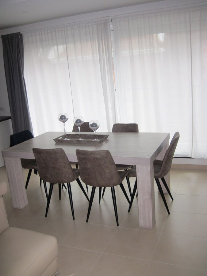 Ruim appartement met 2 terrassen. 