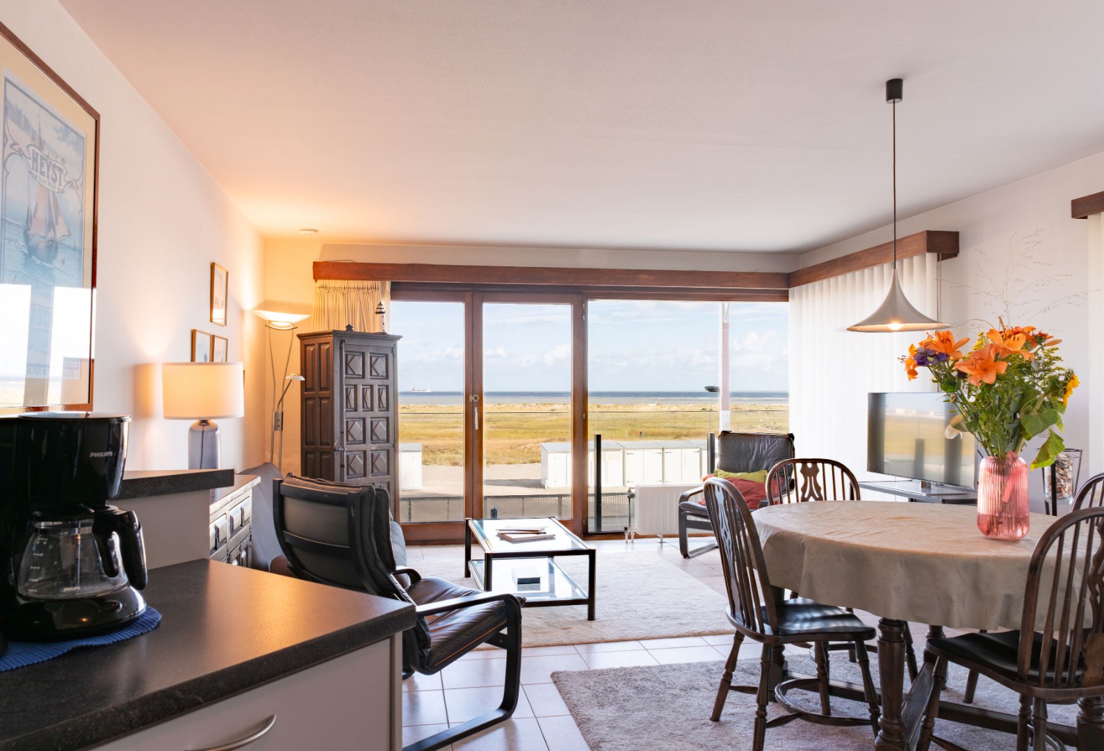 Hoek-appartement met fantastisch zeezicht 