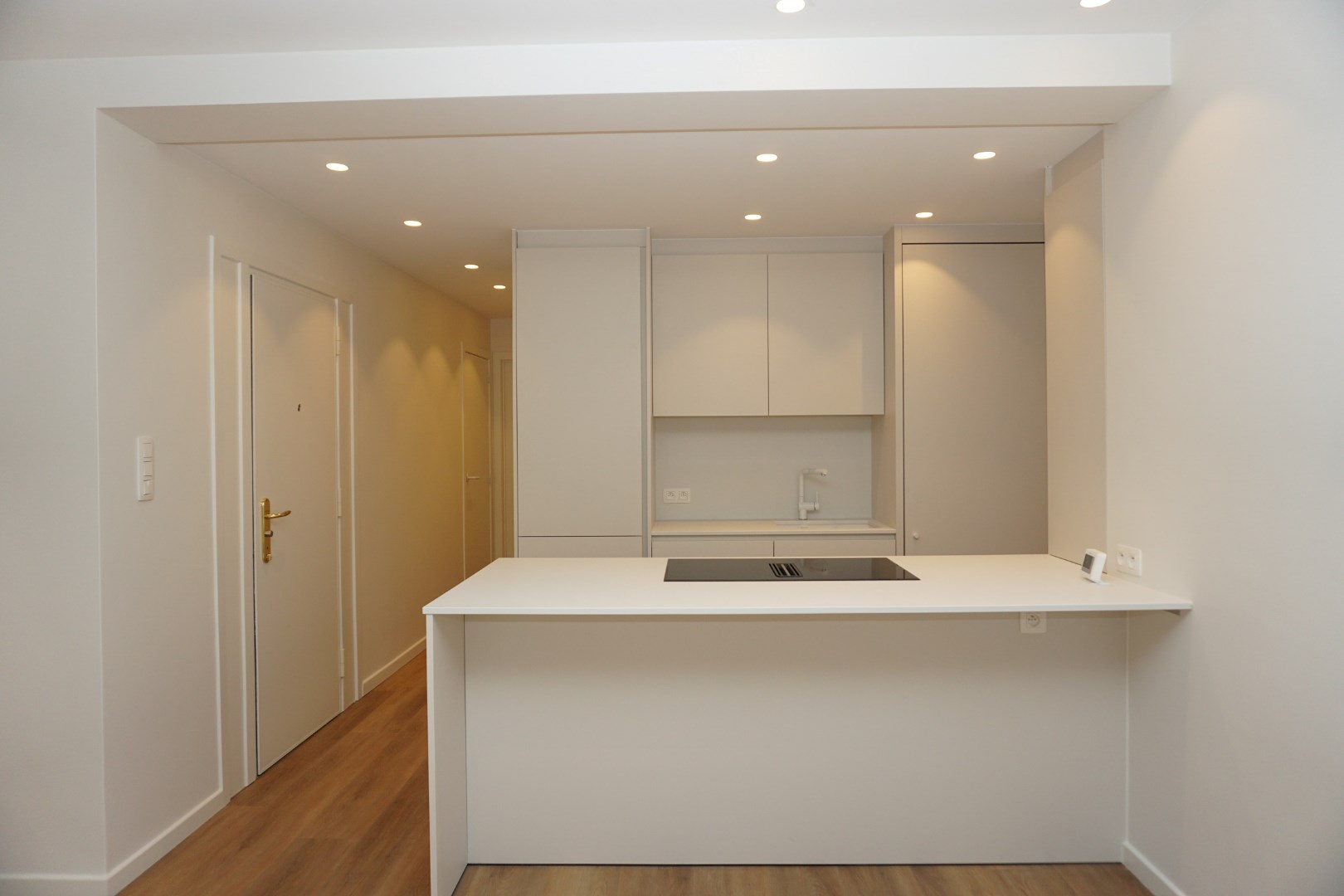 PRACHTIG GERENOVEERD APP. GELEGEN LEOPOLD II LAAN - TOPLIGGING 