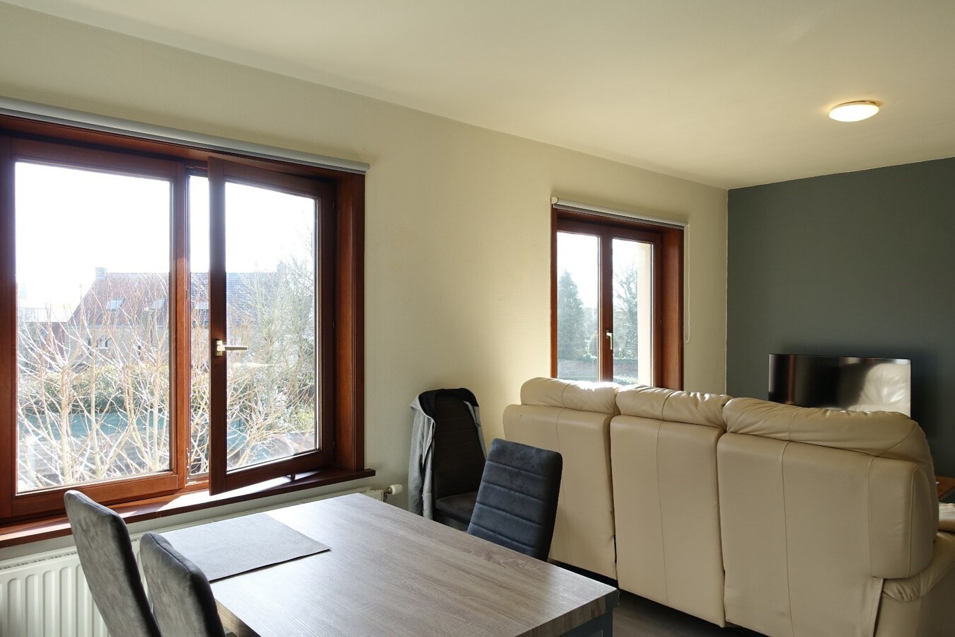 Lichtrijk appartement in centrum Gistel 