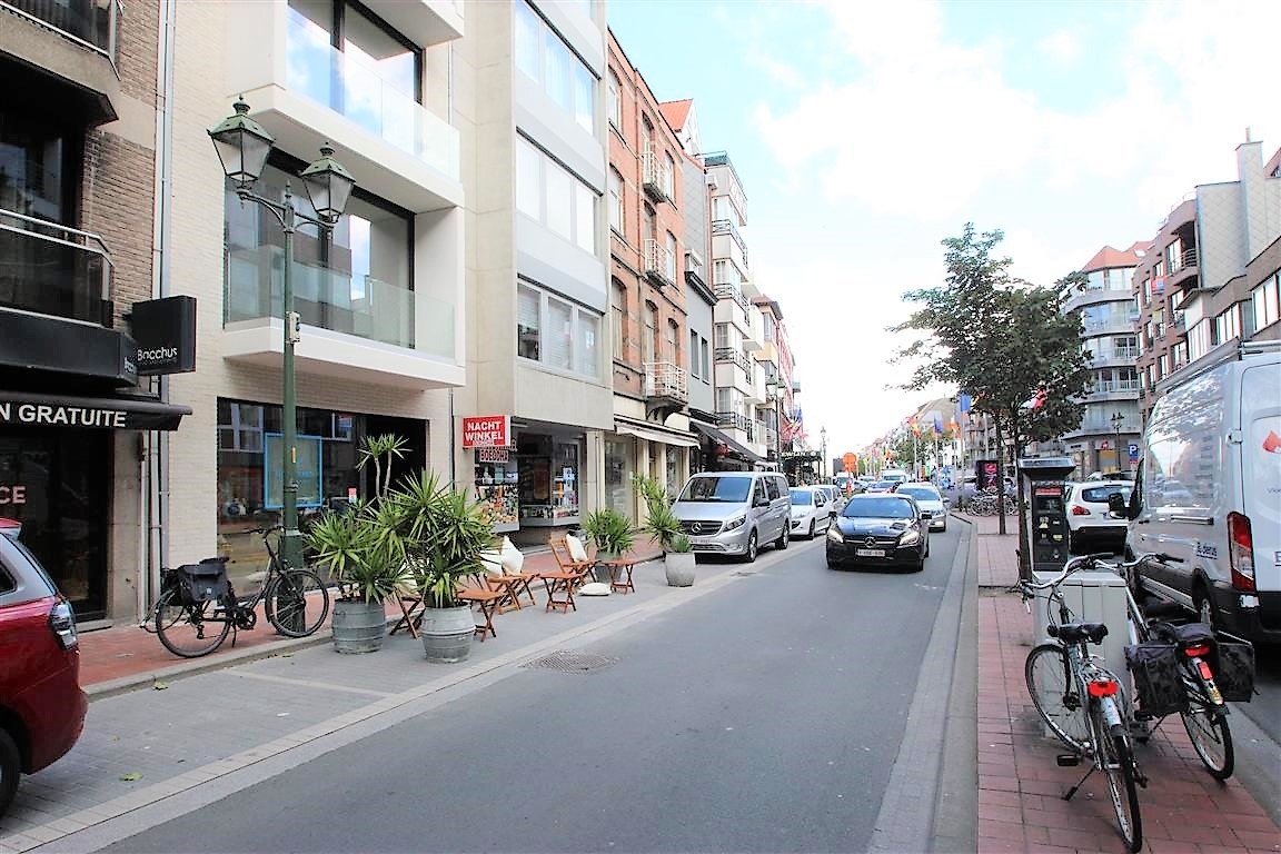 Exclusief investeringshandelspand met terras achteraan - Knokke 