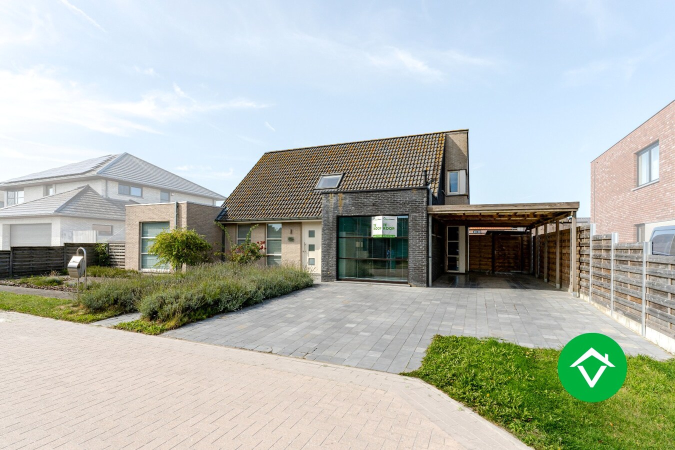 Hedendaagse gezinswoning met 5 slaapkamers en carport in Koekelare (De Mokker) 