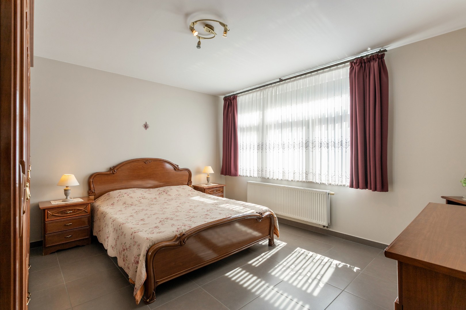 Appartement met 2 slpk, ruim terras en kelder 