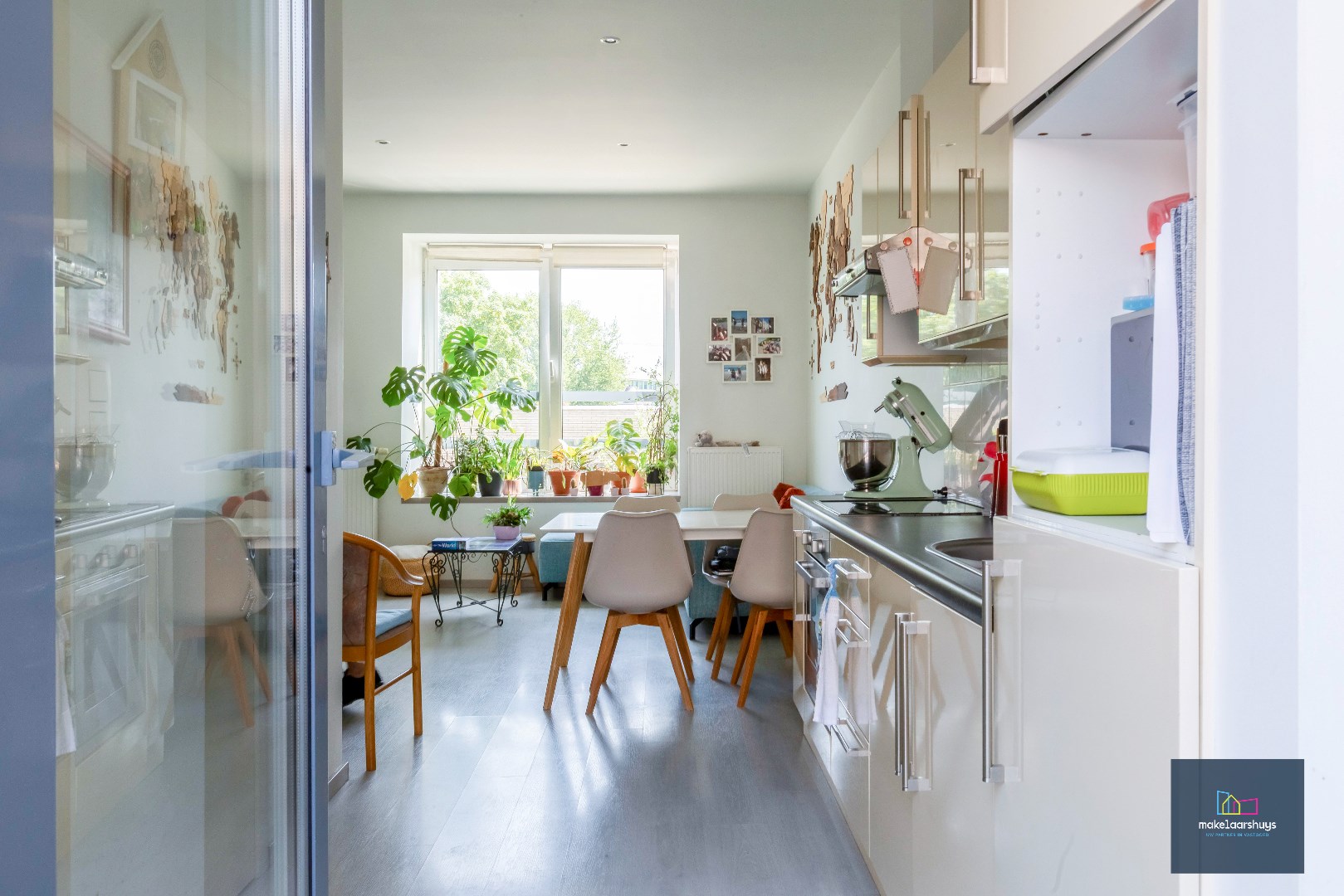 Eigendom met handelsgelijkvloers en duplexappartement 