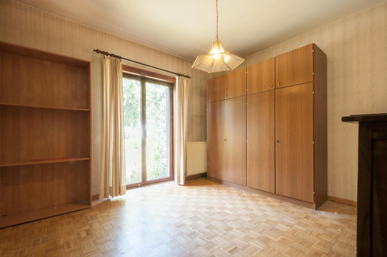 Ruime woning met prachtige tuin en open zicht 