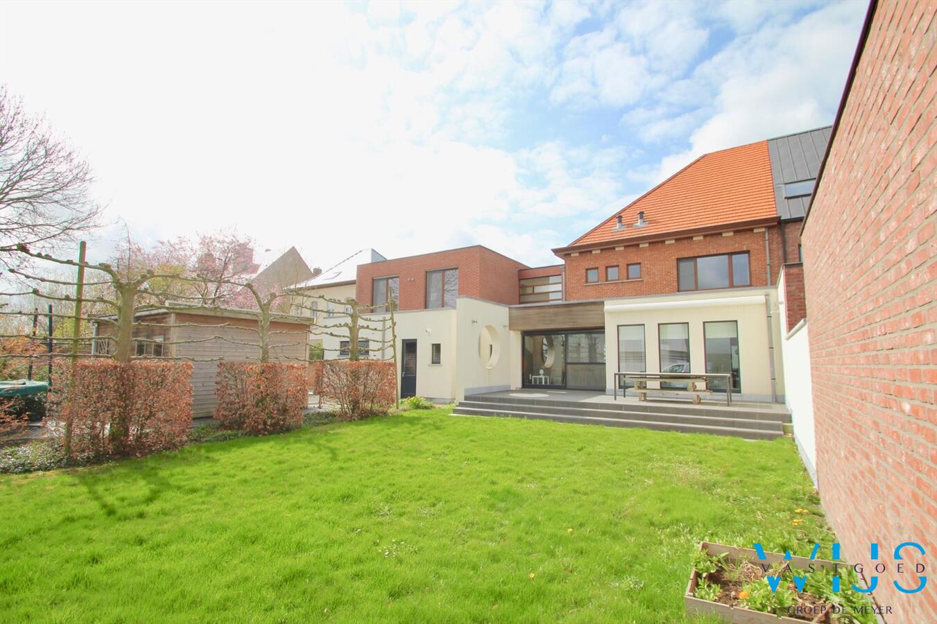 Schitterend karaktervol woonhuis met 5 slaapkamers in Assenede ! 