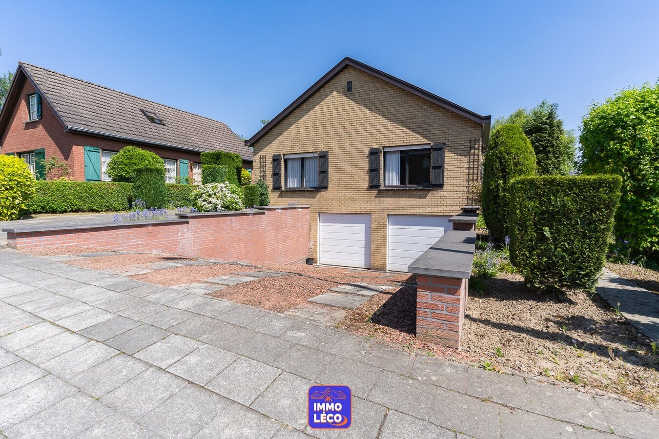 Plain-Pied avec deux garages situé à "La Coquinie", excellent potentiel ! 