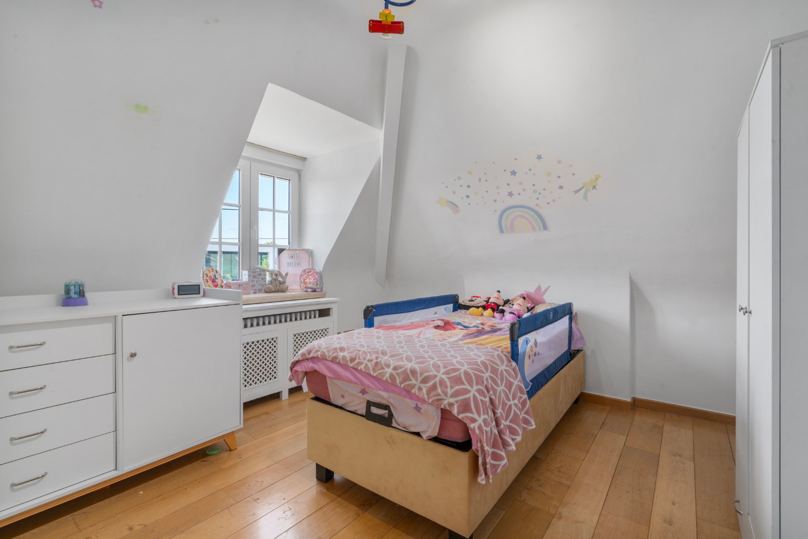 Stijlvolle villa met 5 slaapkamers op mooi perceel van 1325m² 