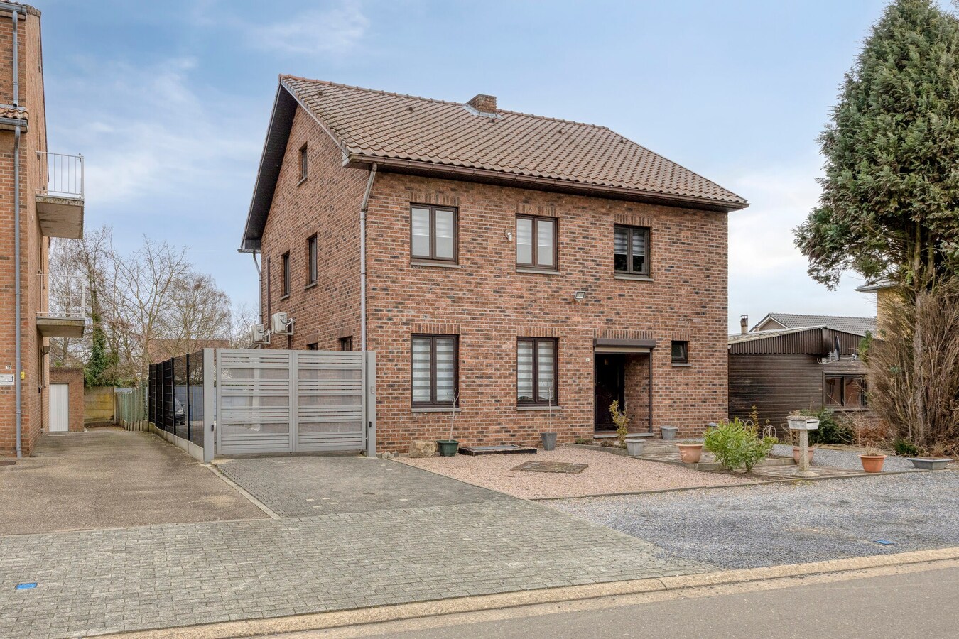 Residentieel gelegen woning met 4 slaapkamers.  Buurt 'De Hulst'. 