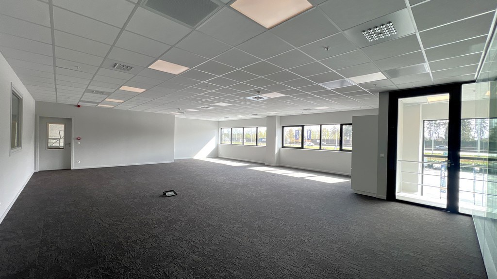 Opslagloodsen met buitenruimte te huur vlakbij afrit E17 in Sint-Niklaas