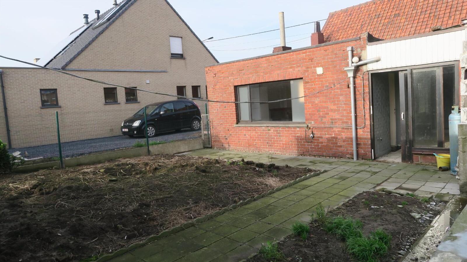 Landelijk gelegen woning met garage 