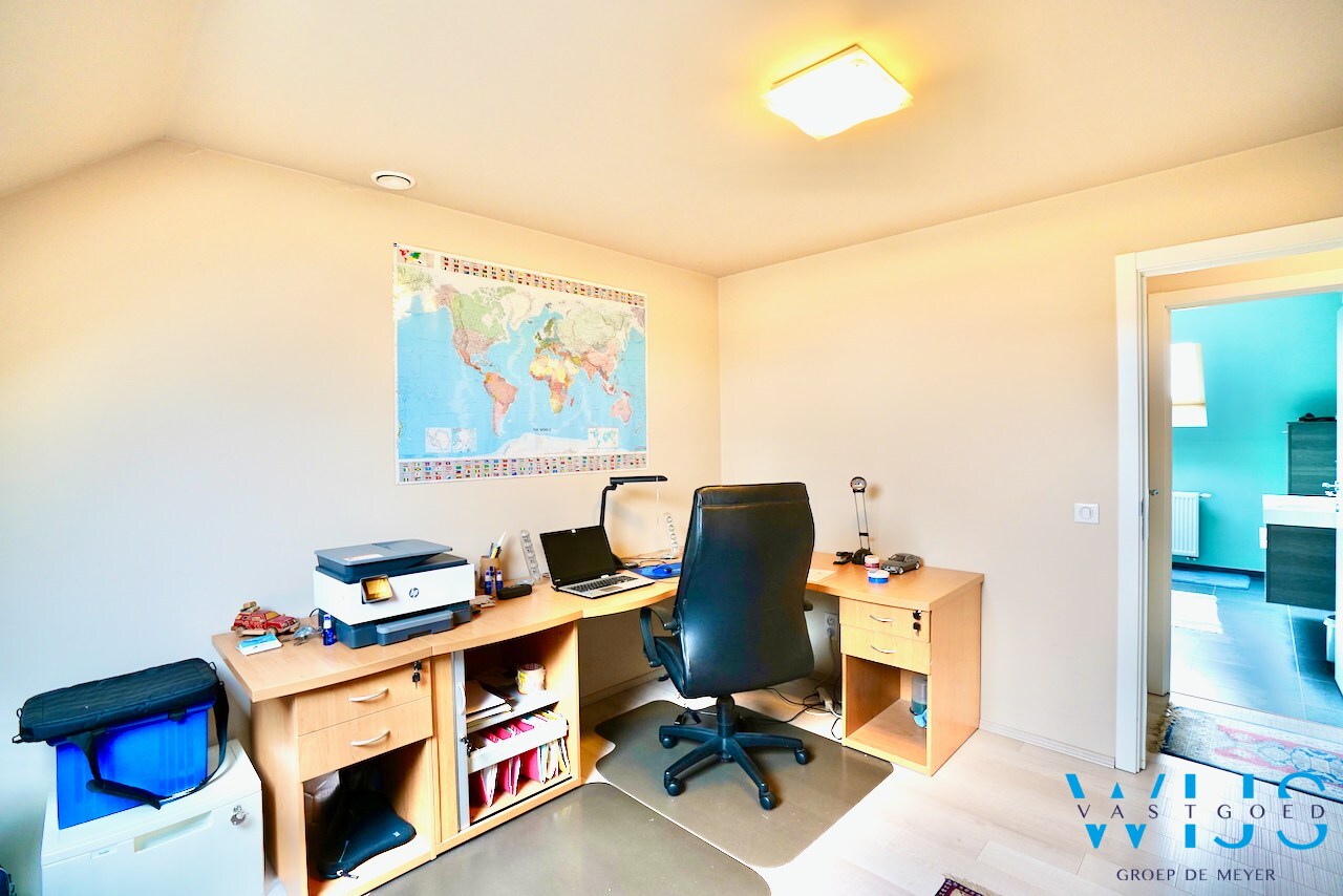 Instapklare halfopen bebouwing in rustige, kindvriendelijke woonwijk ! 