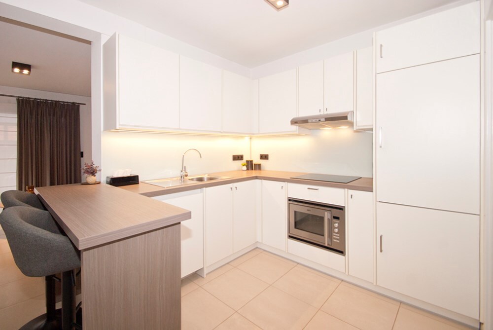 Instapklaar gelijkvloers - 2 slpks - ruim terras - parking 