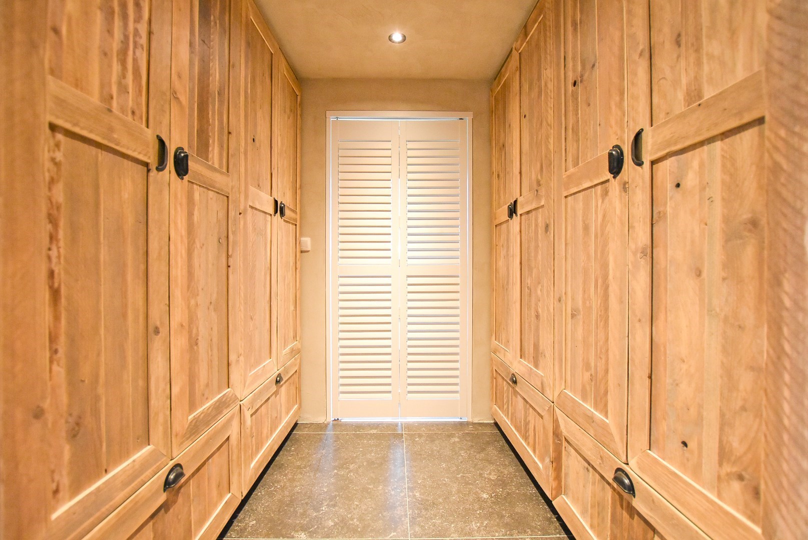 Instapklare woning met loods gelegen in een doodlopende straat 