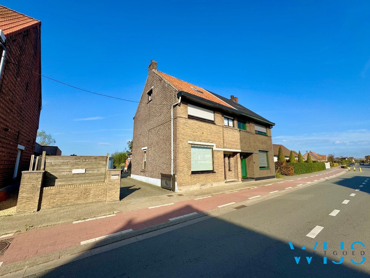 Stevig woonhuis aan de rand van het centrum van Sleidinge 